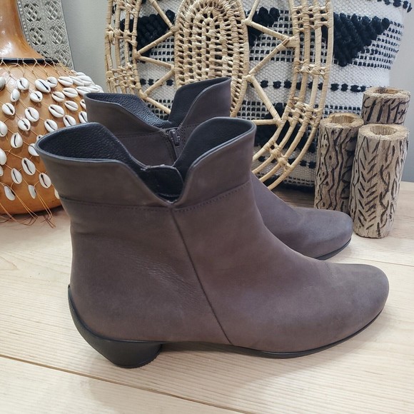 ECCO Sculptured Folded Ankle Boot Booties Brown Leather Zip Women's 10- 10.5/41 - Picture 16 of 16